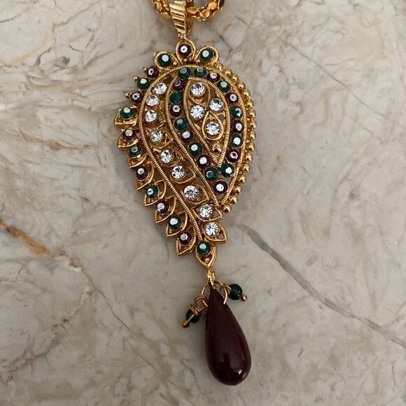 Bollywood Glamour Necklace & Earrings Set - Picture 5 of 12